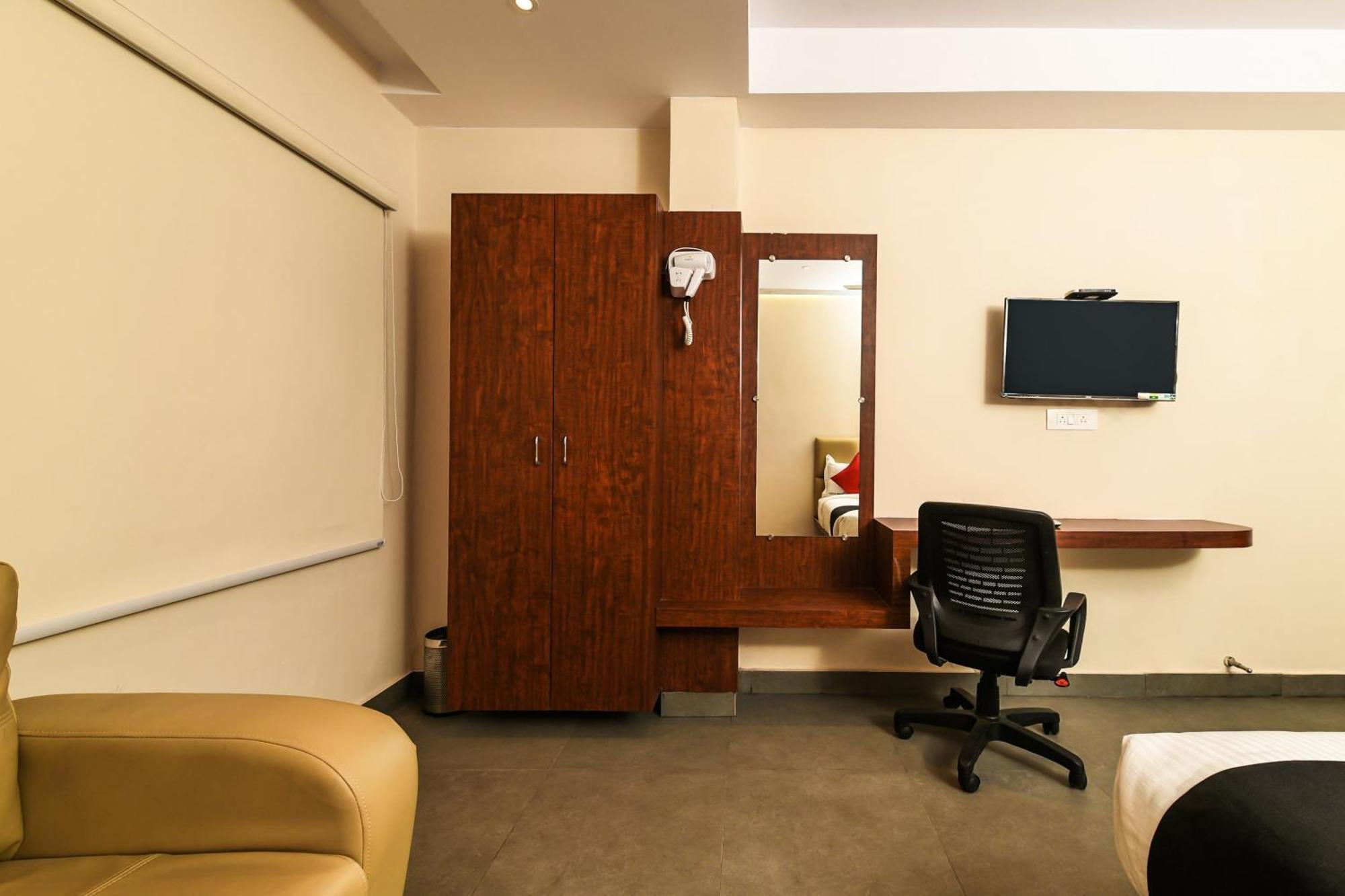 Super Capital O Siddartha Grand Hotell Vijayawāda Exteriör bild