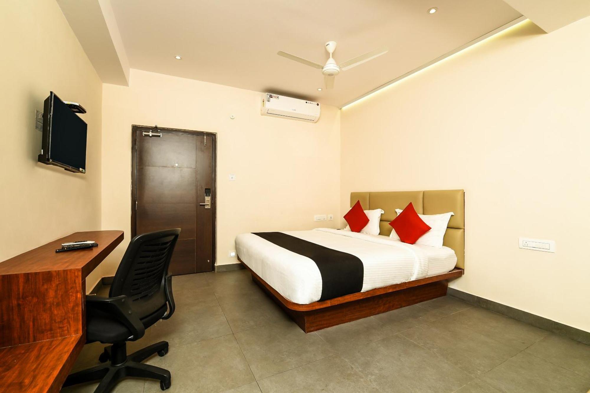 Super Capital O Siddartha Grand Hotell Vijayawāda Exteriör bild