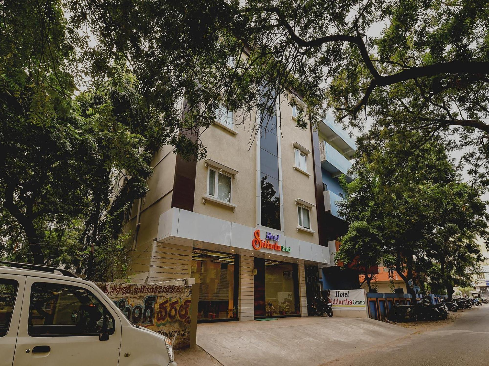 Super Capital O Siddartha Grand Hotell Vijayawāda Exteriör bild